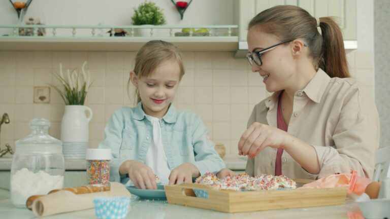 Comment travailler la pâte à sucre : techniques et conseils de base