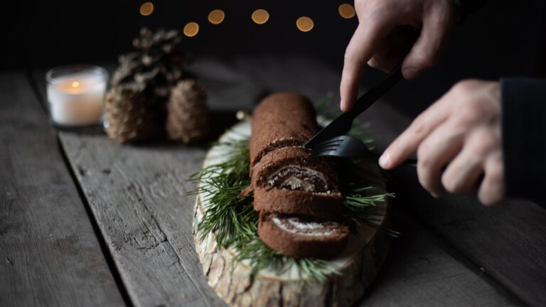 Comment réussir une génoise parfaite pour une bûche de Noël moelleuse ?