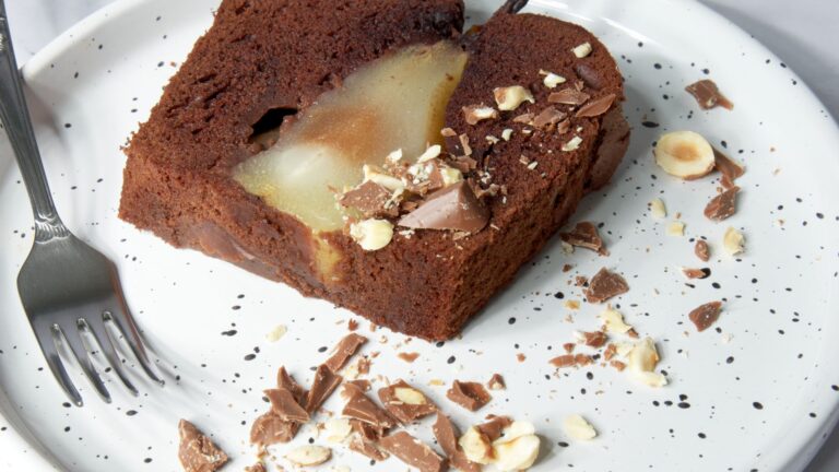Recette ultra fondante : gâteau poires chocolat pour un dessert réussi