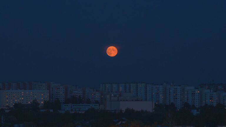 La lune du 1er mai 2026 : que retenir de l&rsquo;événement lunaire unique ?