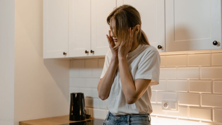 Que faire si j’ai mangé un œuf périmé sans le savoir ?